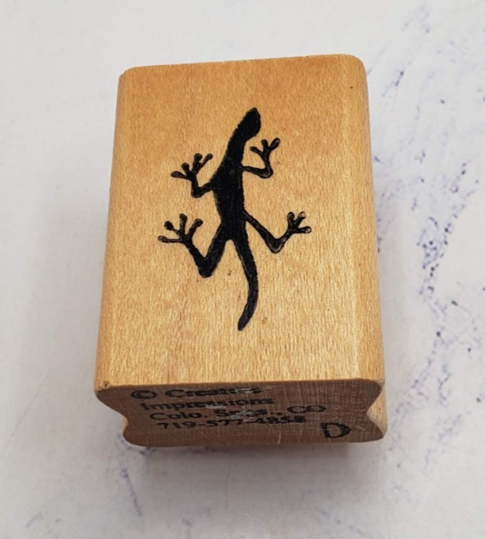Creative Impressions Little Lizard Silhouette Wood Mounted Rubber Stamp